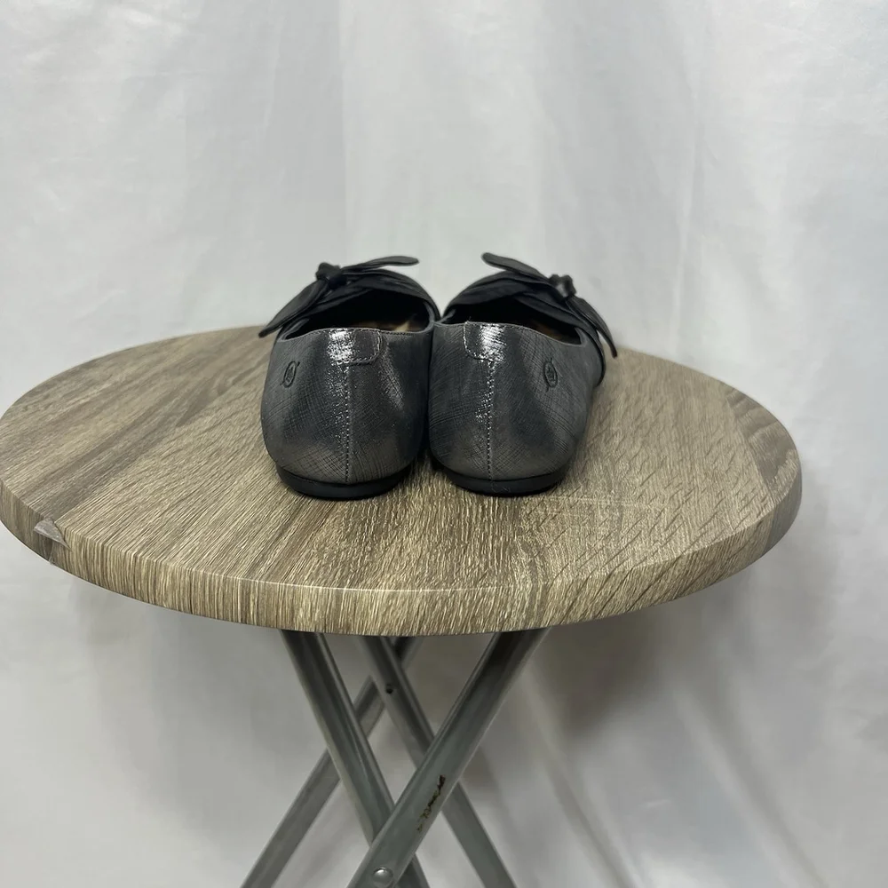 Born Ballet Flats Women’s Silver Black Leather Casual Bow Slip On Shoes Sz 8.5 - Picture 3 of 10